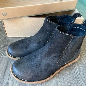 Brand new Born Talyn boots black 8.5